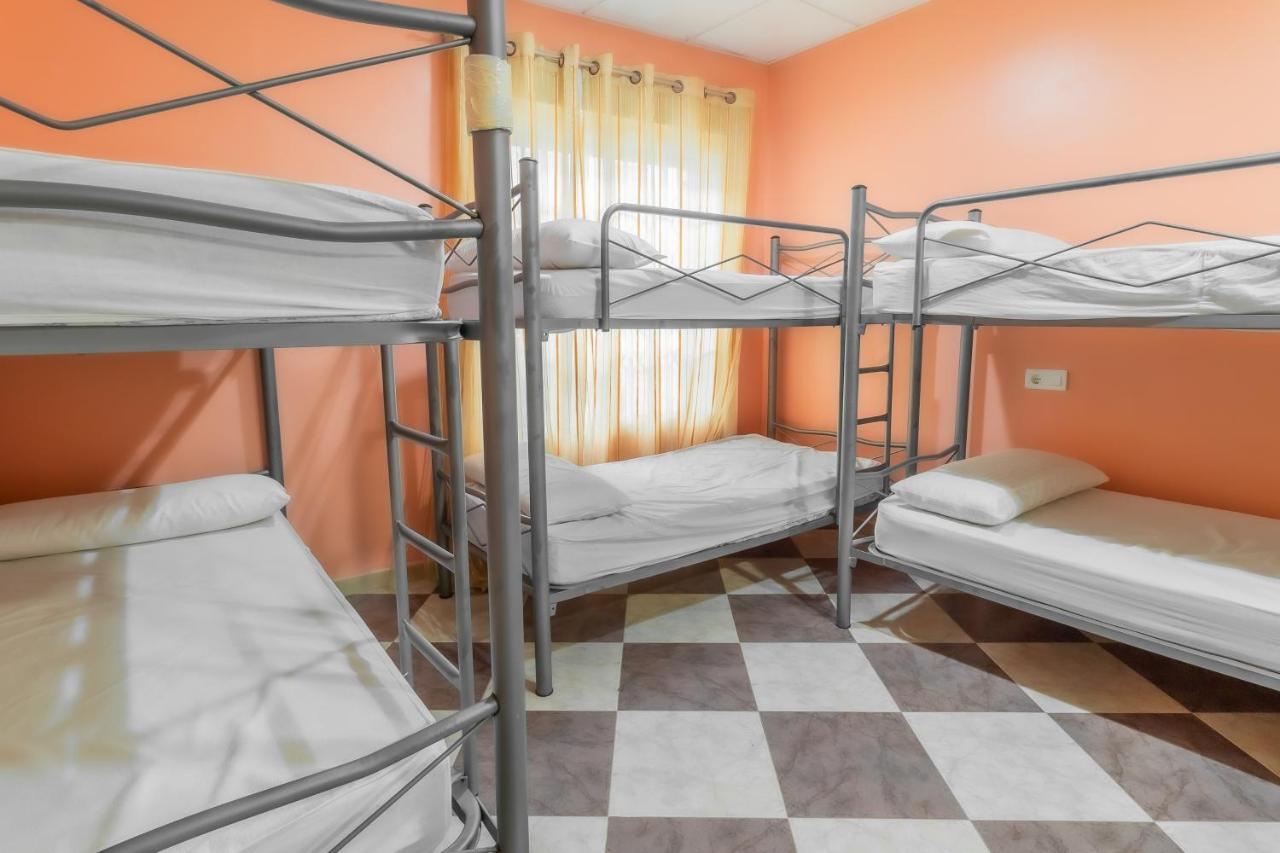 Albergue Rojo Plata Torremegía Buitenkant foto